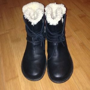 Authentic Leather UGGS!!! Like ***NEW***