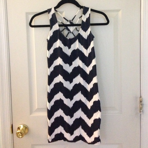 🎉HOST PICK🎉 Chevron Summer Dress