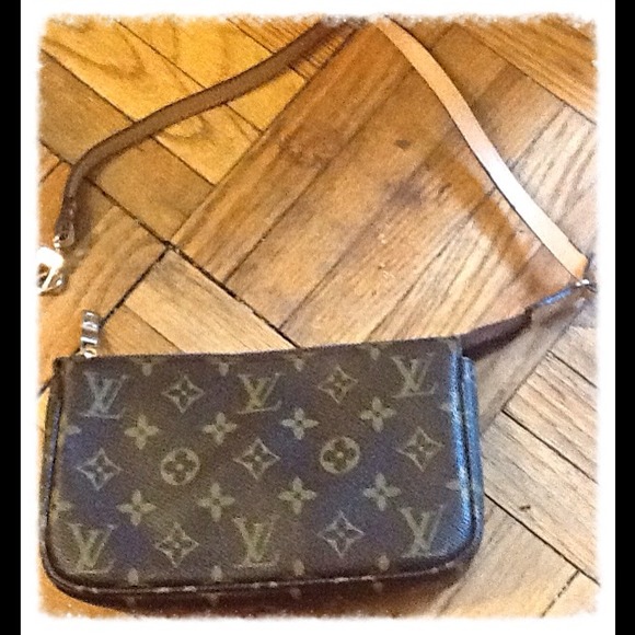 Small brown leather purse.