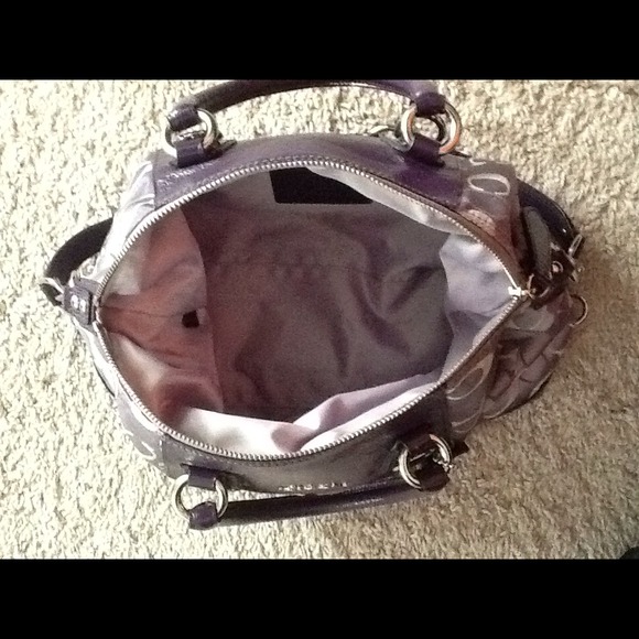 Sold🎉 Beautiful Purple coach shoulder bag - Picture 3 of 3