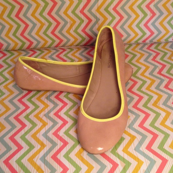 Nude/Neon Kenneth Cole Reaction Flats - Picture 1 of 4
