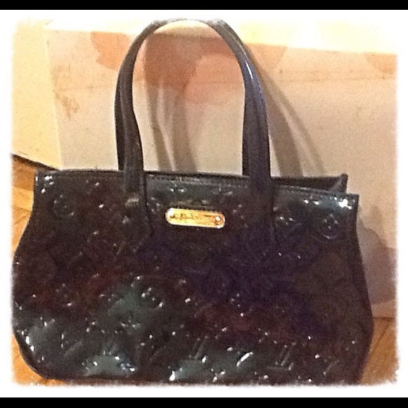 "Louis style" patent leather purse