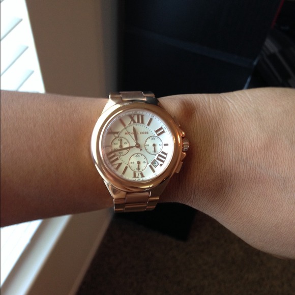 Used authentic Michael Kors Rose gold watch - Picture 3 of 3