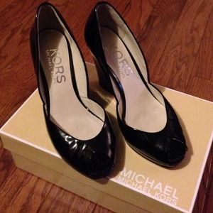 Authentic Michael Kors peep toe pumps