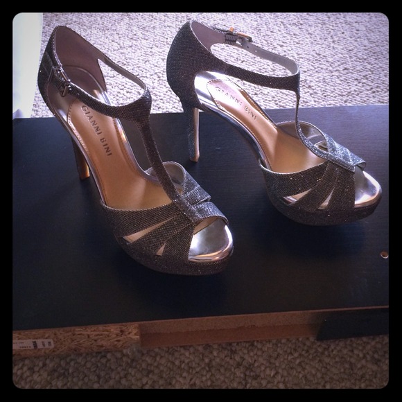 Gianni Bini Kelli T-Strap Platform Heel in Silver