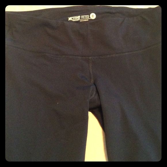 Old Navy black gym pants leggings. Medium.