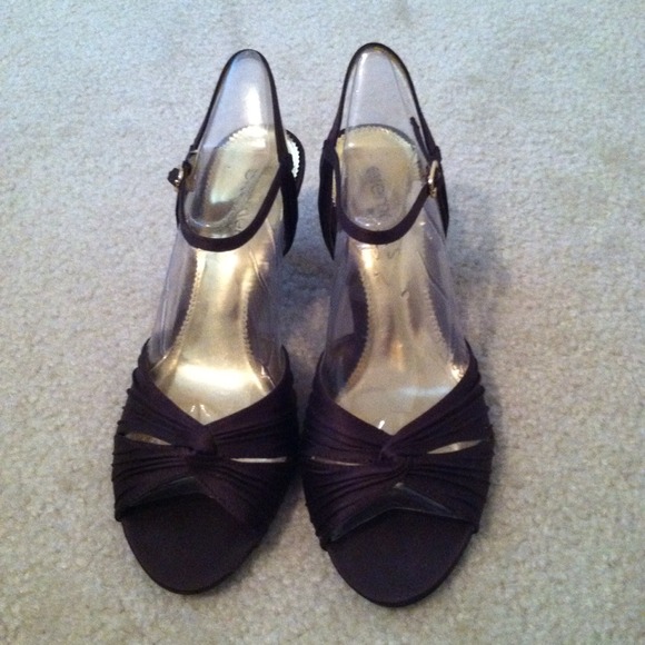 Brown Kiddie Heels - Picture 2 of 4