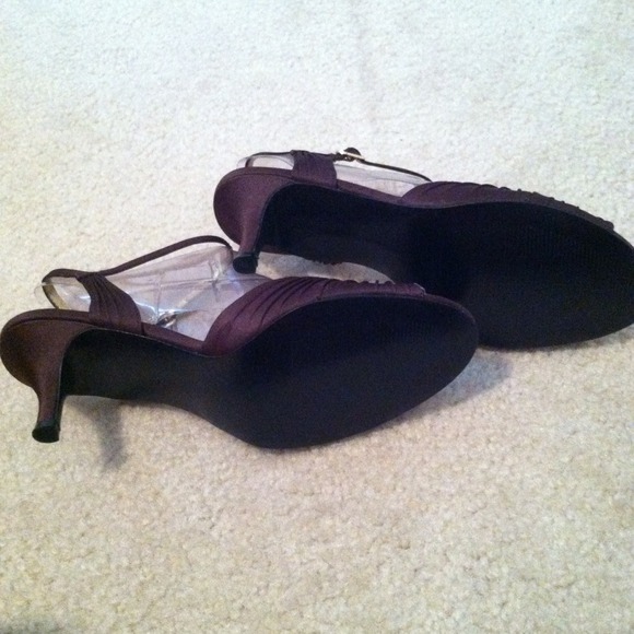 Brown Kiddie Heels - Picture 4 of 4