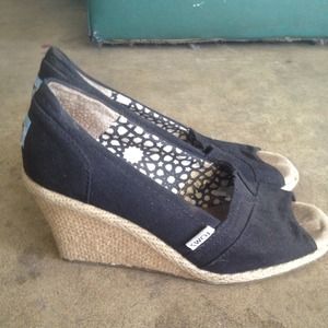 TOMS wedges