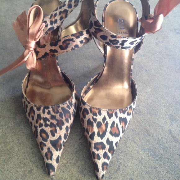 Tie leopard heels