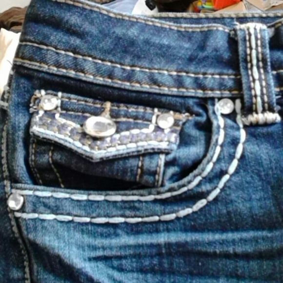 Capries - Picture 3 of 3