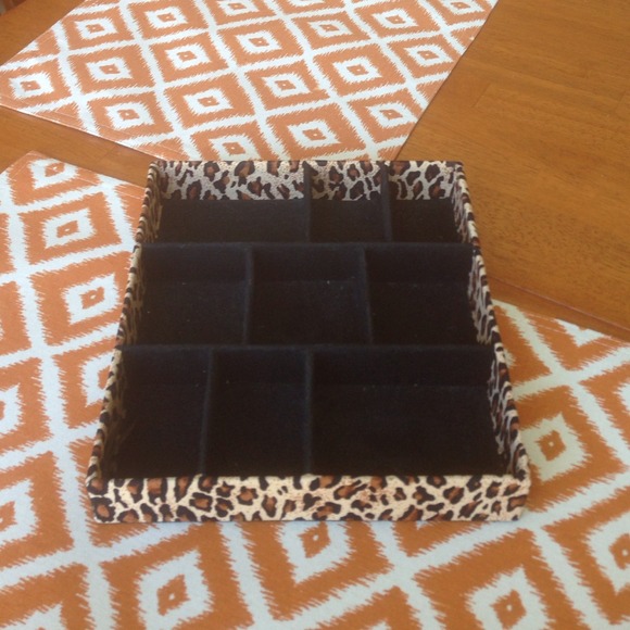 Leopard jewelry organizer