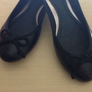 Black ballet flats