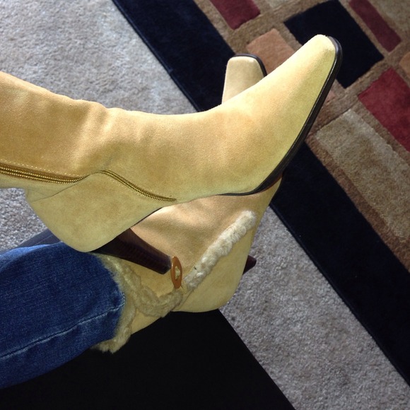 Eddie Bauer Shoes - 🎈DEAL OF THE DAY🎈Eddie Bauer suede booties!