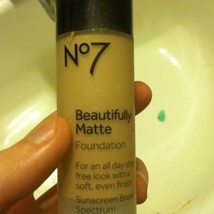 No7 beautifully matte foundation