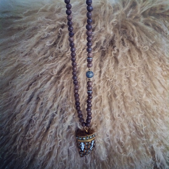 Necklace - Picture 1 of 4