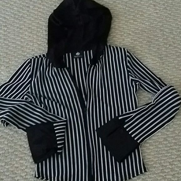 Top - Picture 3 of 3