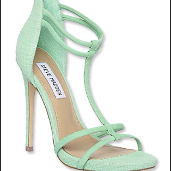 MILA PUMPS (STEVE MADDEN) SOLD OUT EVERYWHERE