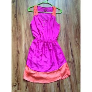 This is a fabulous dress! Pink & orange = so cute