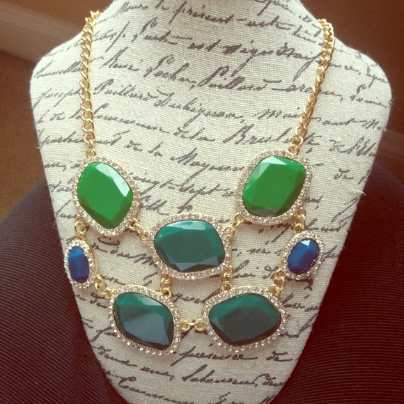 🌷🌷Green & Blue stone necklace 🌷🌷