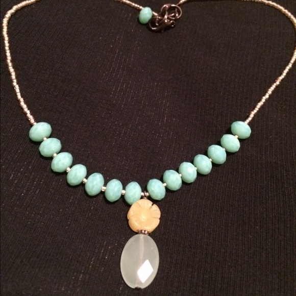 Host Pick 9/14/14 🎉🎉Stone necklace