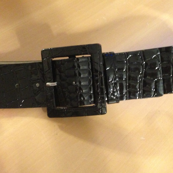 Patent black leather belt
