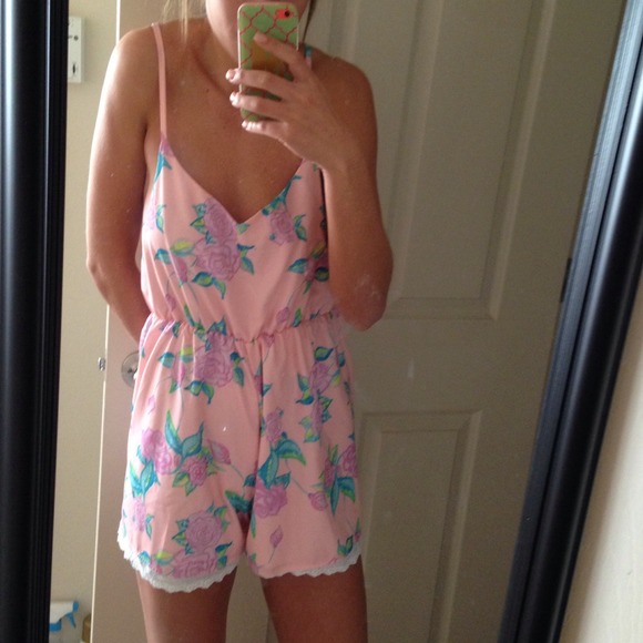A pink rose romper - Picture 2 of 2