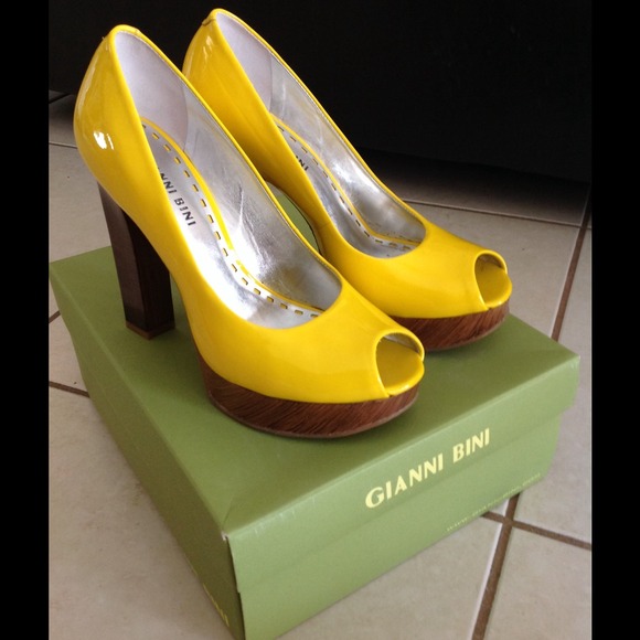 Gianni Bini shoes, size 8