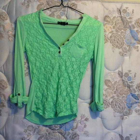 Quarter sleeve shirt