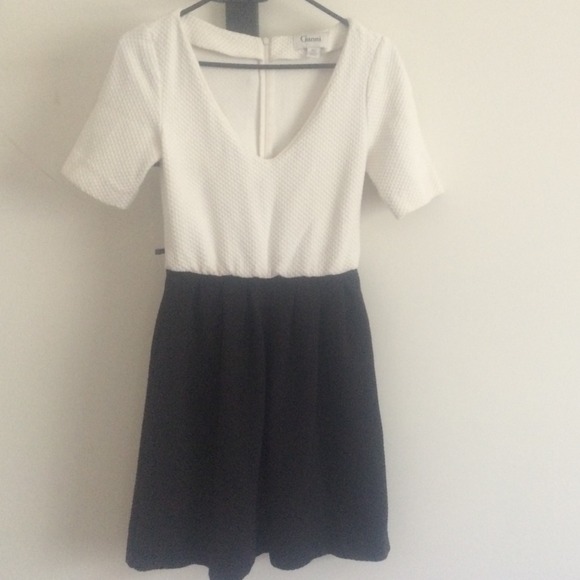 Charming black and white dress from Anthropologie - Picture 1 of 2