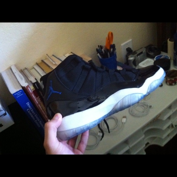 New Air Jordan Retro 11's Space Jam - Picture 1 of 2