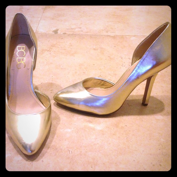 SALE!! BCBG gold pumps! Like new!!
