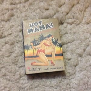 The Balm hot mama blush