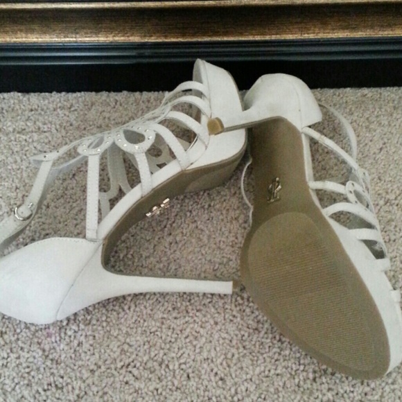 Jennifer Lopez Heals - Picture 2 of 2