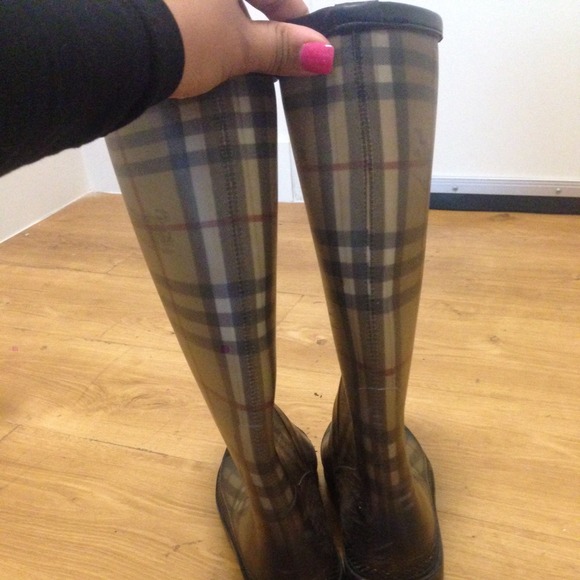 🎉REDUCED🎉 💯Authentic Burberry Rainboots - Picture 2 of 4