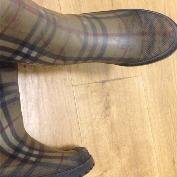 🎉REDUCED🎉 💯Authentic Burberry Rainboots - Picture 4 of 4