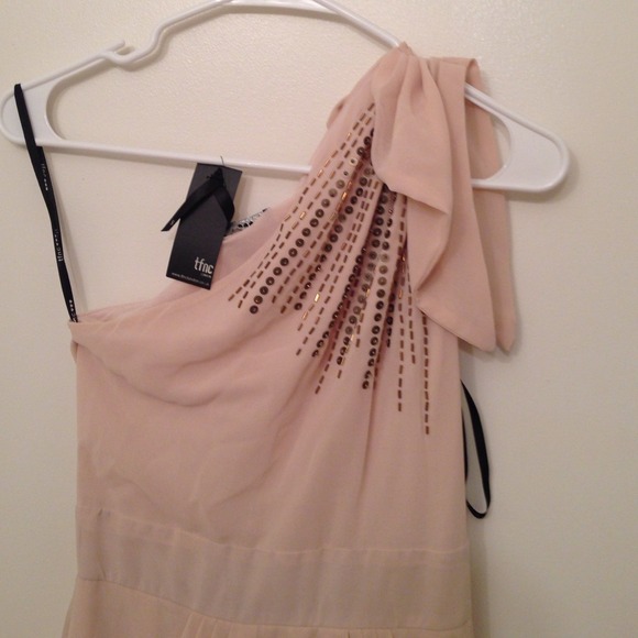 Beige pink dress it's new