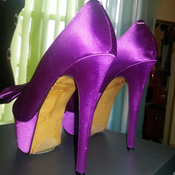 BAKERS Purple Peep-Toe Heels