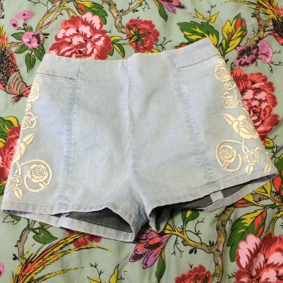 Kimchi Blue high-waisted shorts