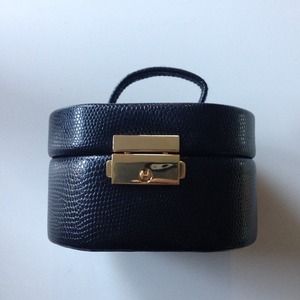 ❗️SOLD❗️Mini Travel Jewelry Box