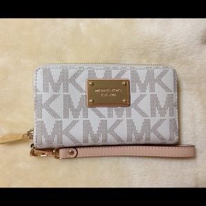 Michael Kors Large Wristlet Phone Case Vanilla