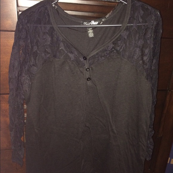 **** bundled not available Black shirt