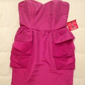 Very pretty dress. Elegant yet lively !