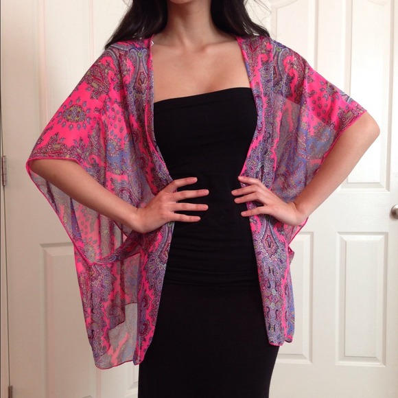 ❌SOLD❌NWT Pink Print Kimono