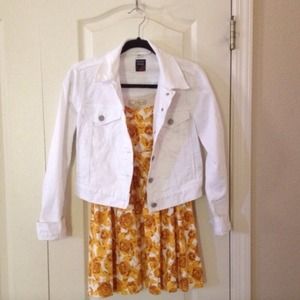 Levi's White Denim Jacket Size Small