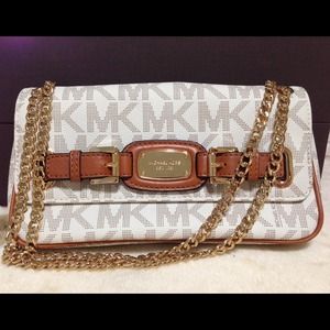 🎉SALE! M. Kors Small Hamilton Vanilla  Flap Bag