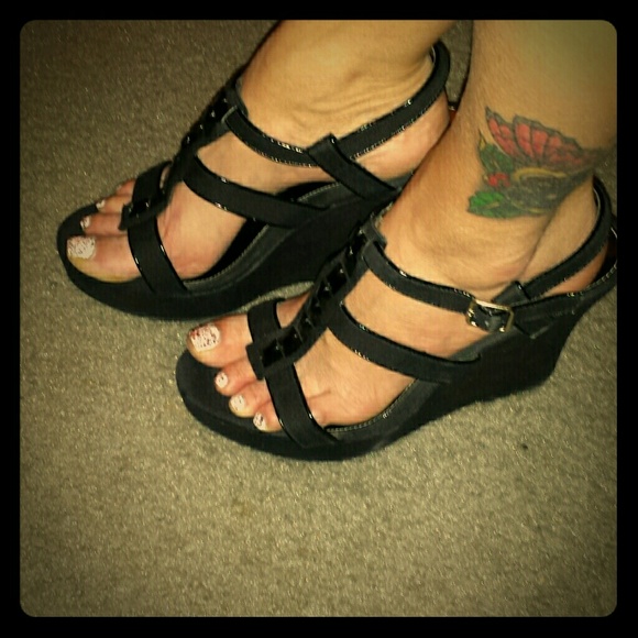Bongo Black Wedges