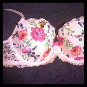 Victoria's Secret 32DD Demi bra!