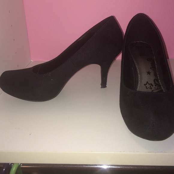 3 in black heels with a hidden platform