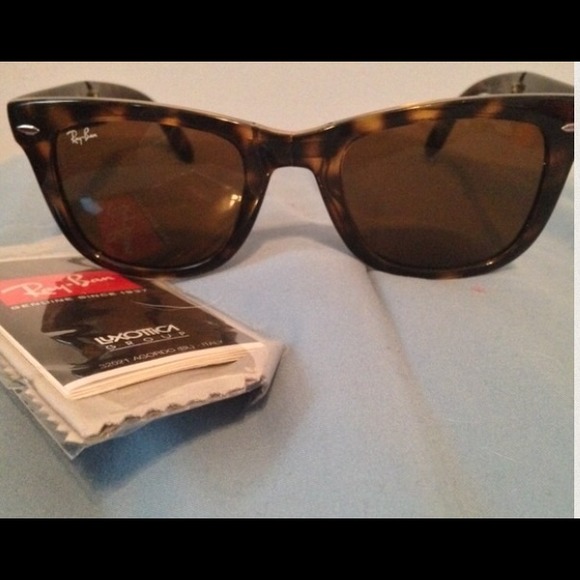 Ray-Ban Sunglasses - Picture 2 of 4